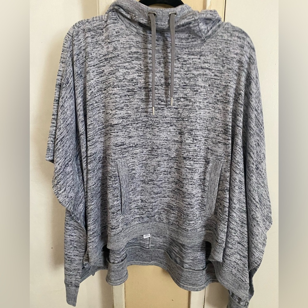 ATHLETA Blissful Poncho sz Small like new